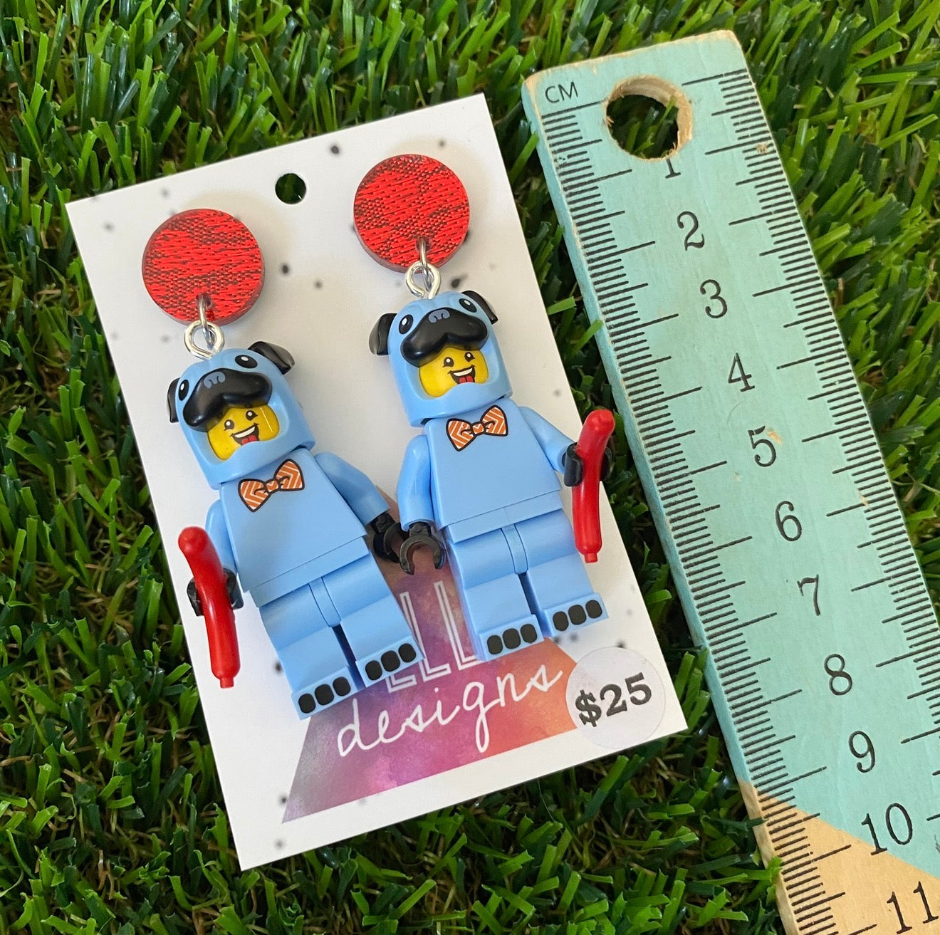 Blue Pug Dog Brick Character With Sausage - Featuring Red Mirror Tops!