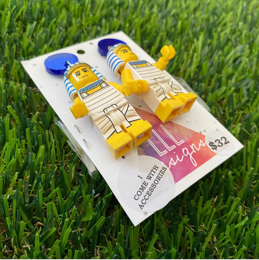 Egyptian Pharaoh Man Brick Character With Weapons - Featuring Blue Mirror Tops!