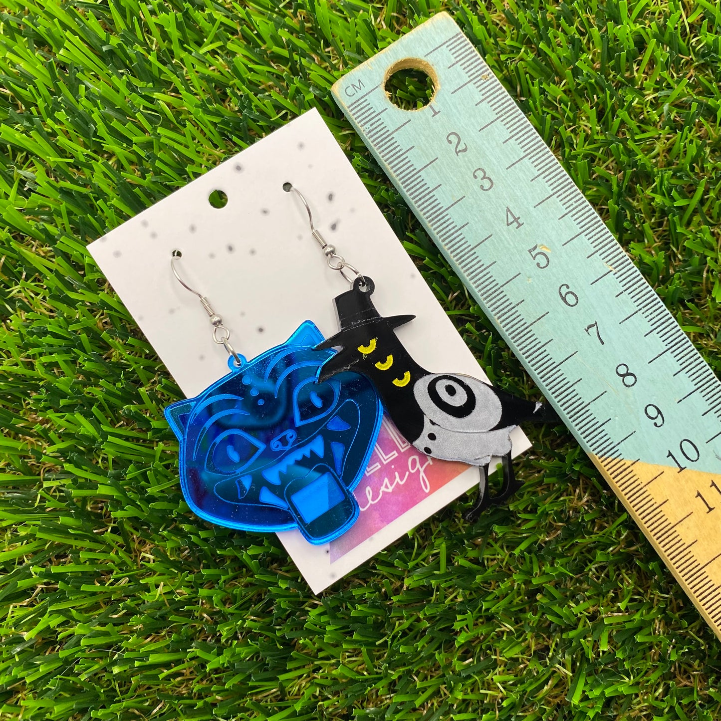 Medium KPOP Tiger and Bird Acrylic Earrings - Featuring Hook Tops!