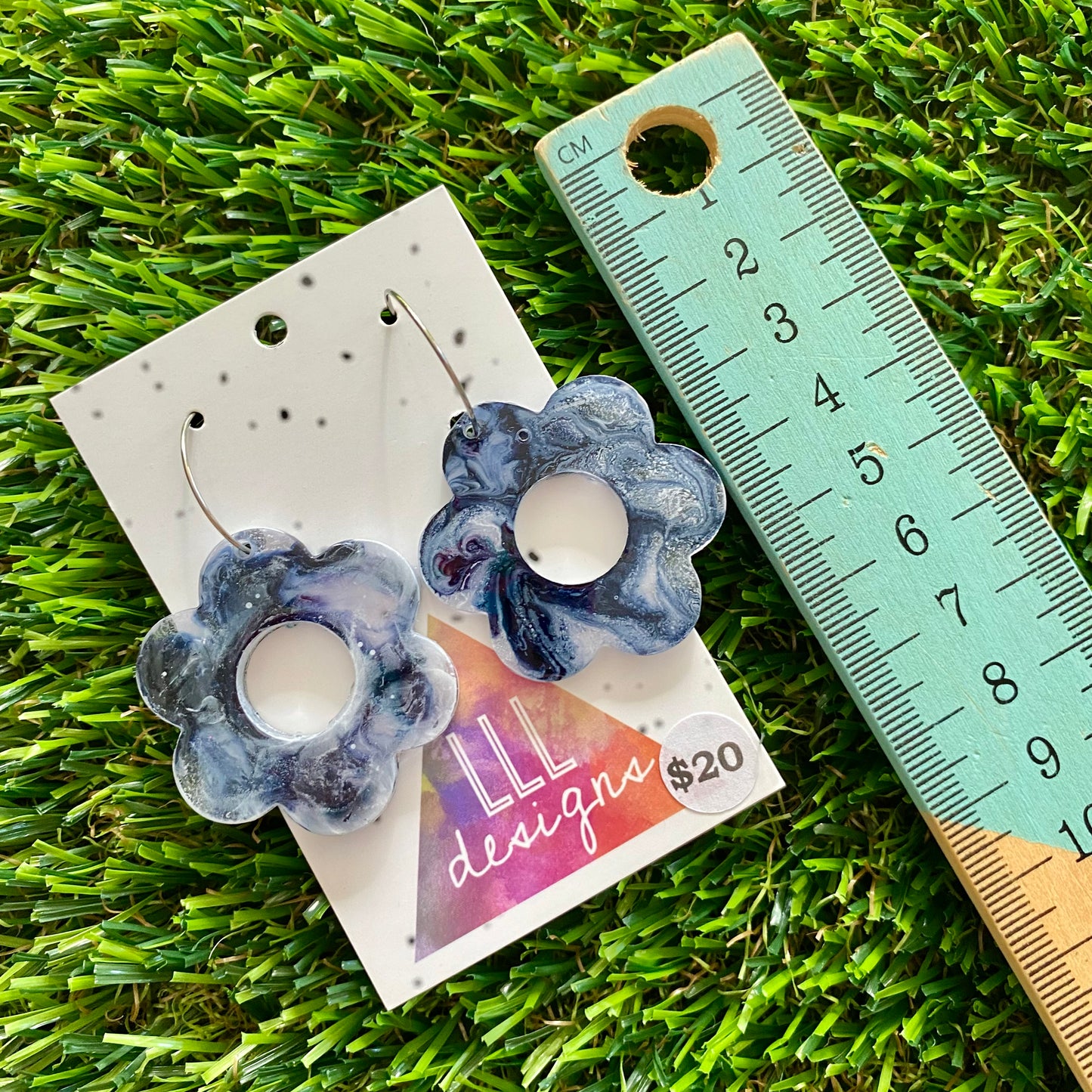 ON SALE!!!!!! Alcohol Ink Resin Earrings - Grey and White Daisies Featuring a Silver Hoop!