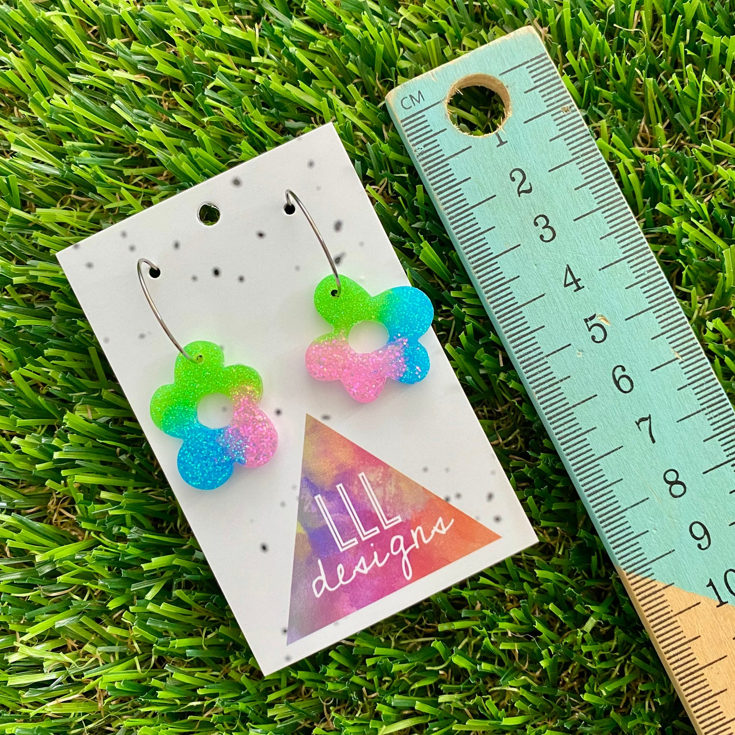 ON SALE!!!!!! Resin Earrings - Vibrant Wonky Daisy Featuring a Silver Hoop! (1)