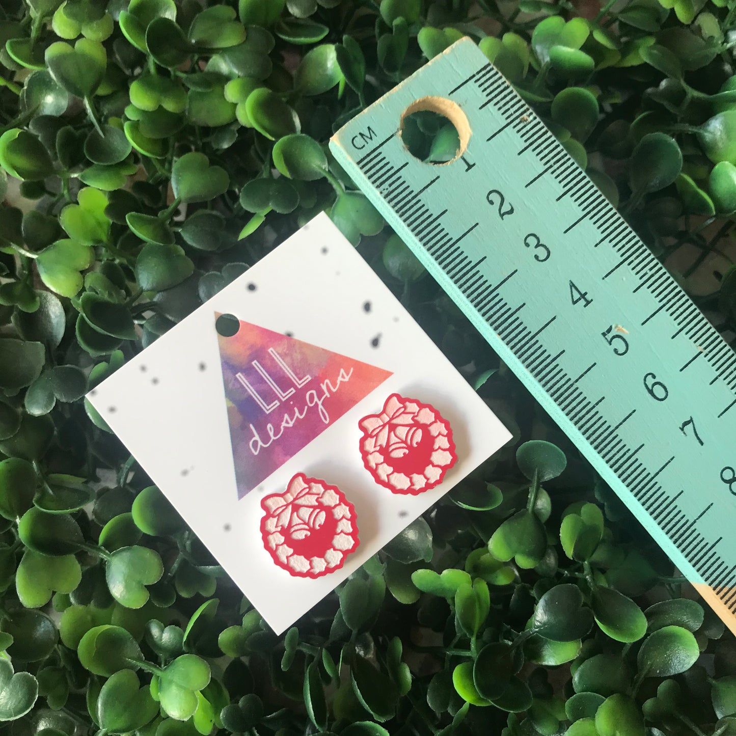 Christmas Wreath Stud Earrings - Beatuiful Detailed Little Wreath Earrings.