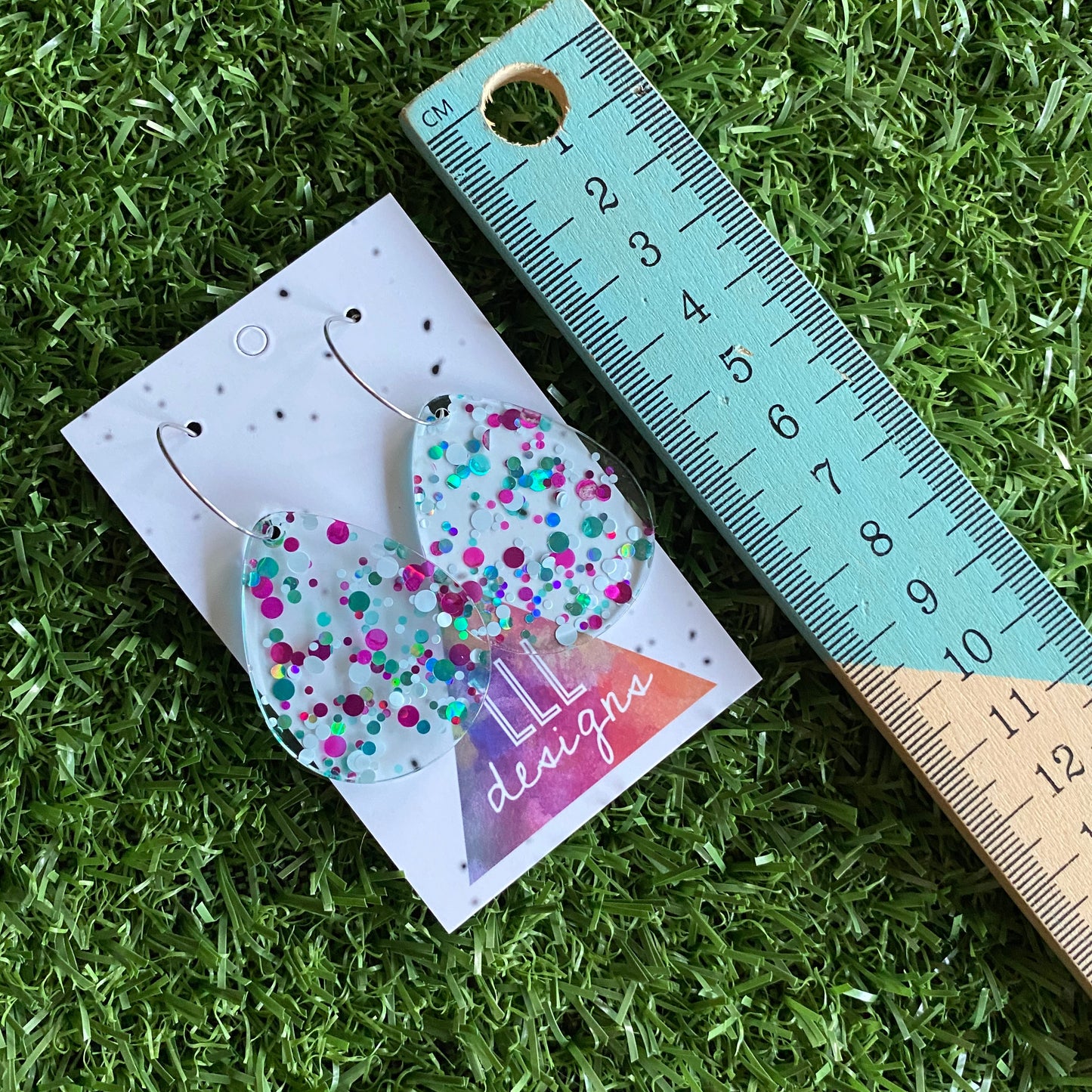 Stunning Clear Tear Drops featuring Polka Dot Confetti Scattered Throughout. Creating a beautiful visual effect. (White/Pink/Aqua).