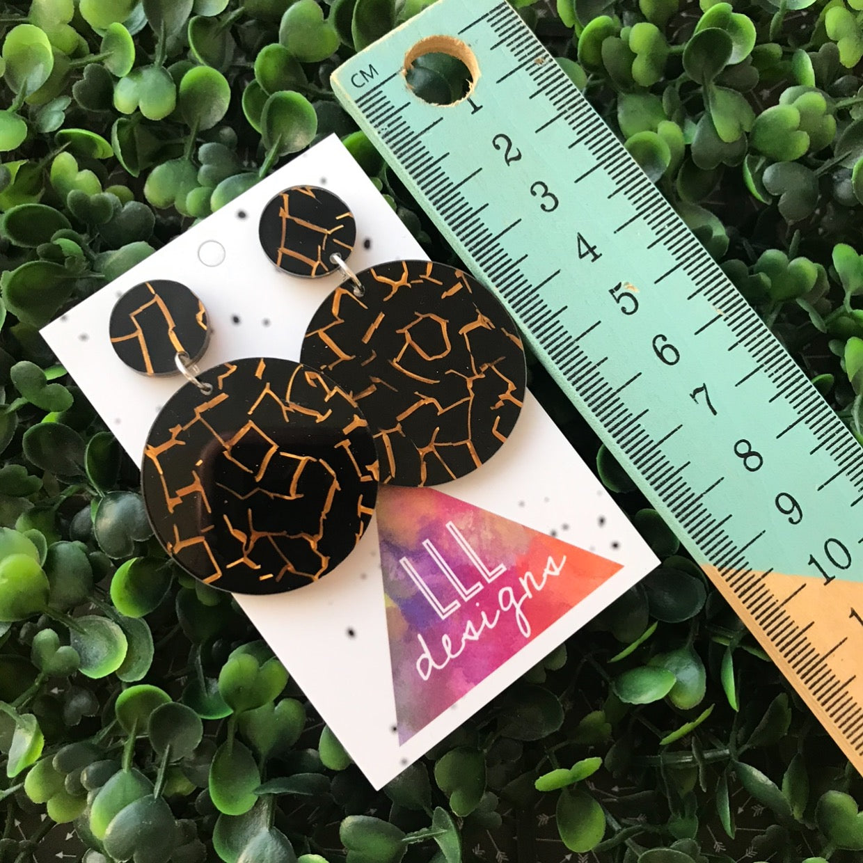 Black & Gold Crackle Circle Dangle Earrings. Delightfully lightweight, making them a Dream to wear.