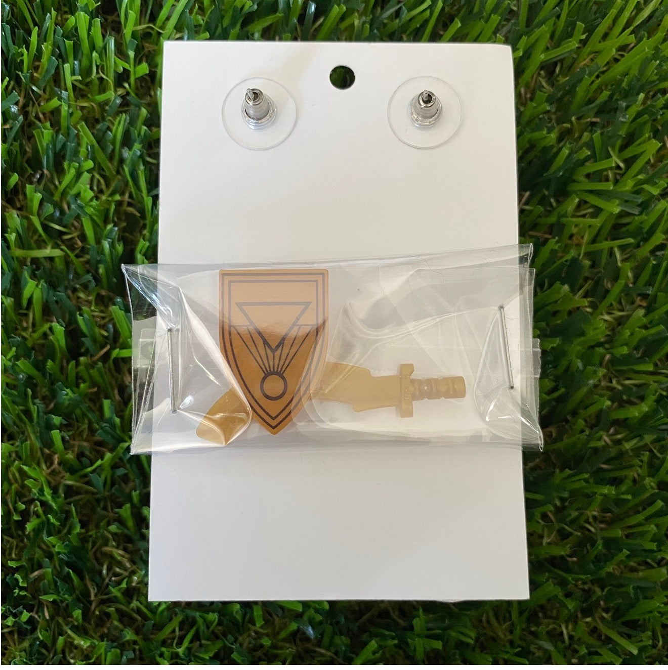 Egyptian Pharaoh Man Brick Character With Weapons - Featuring Blue Mirror Tops!
