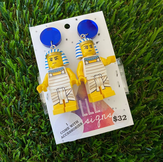 Egyptian Pharaoh Man Brick Character With Weapons - Featuring Blue Mirror Tops!