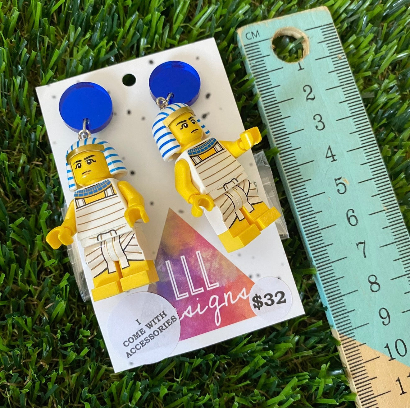 Egyptian Pharaoh Man Brick Character With Weapons - Featuring Blue Mirror Tops!