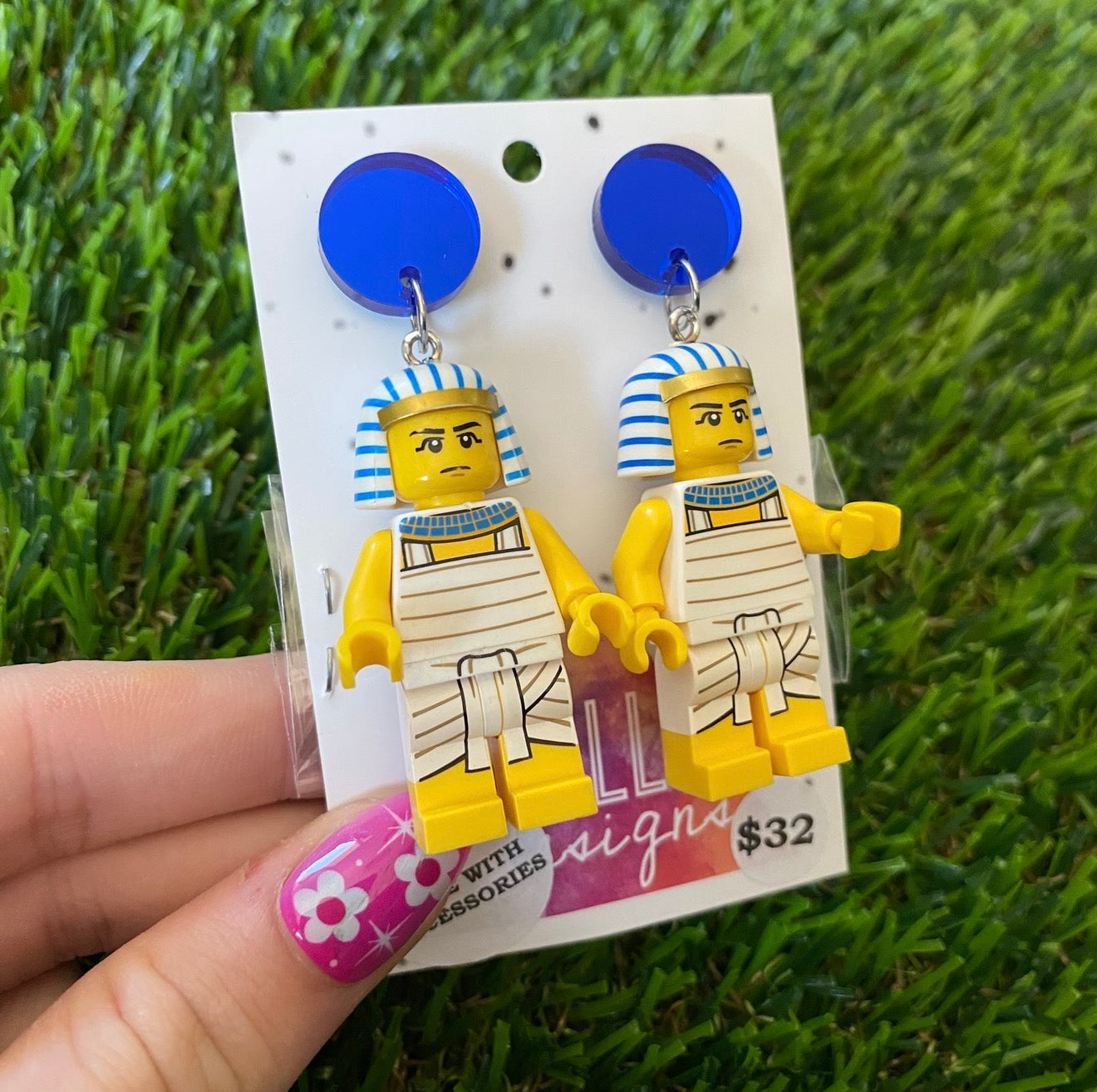 Egyptian Pharaoh Man Brick Character With Weapons - Featuring Blue Mirror Tops!