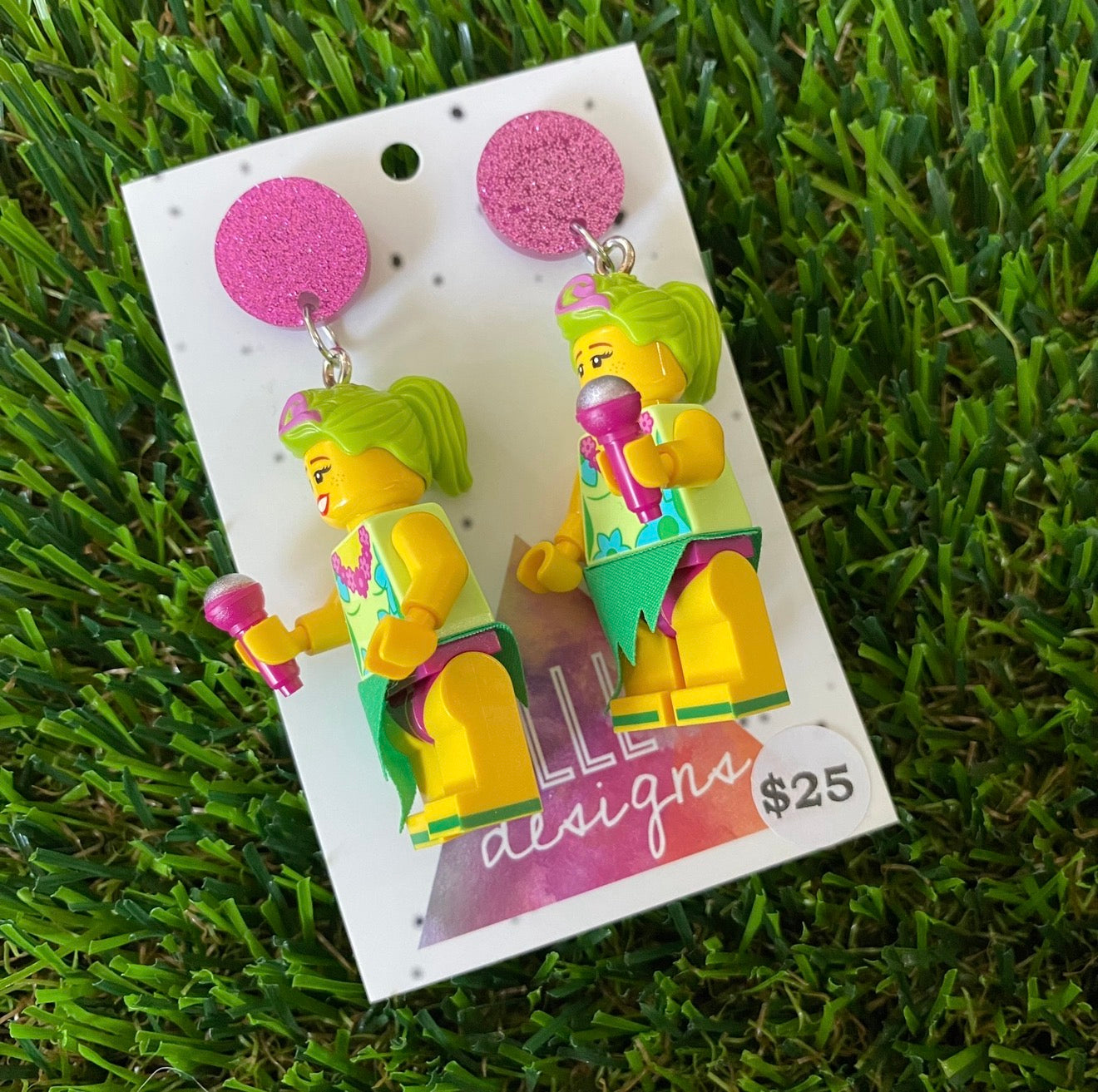 Hula Performer Girl Brick Character With Mic - Featuring Pink Glitter Acrylic Tops!
