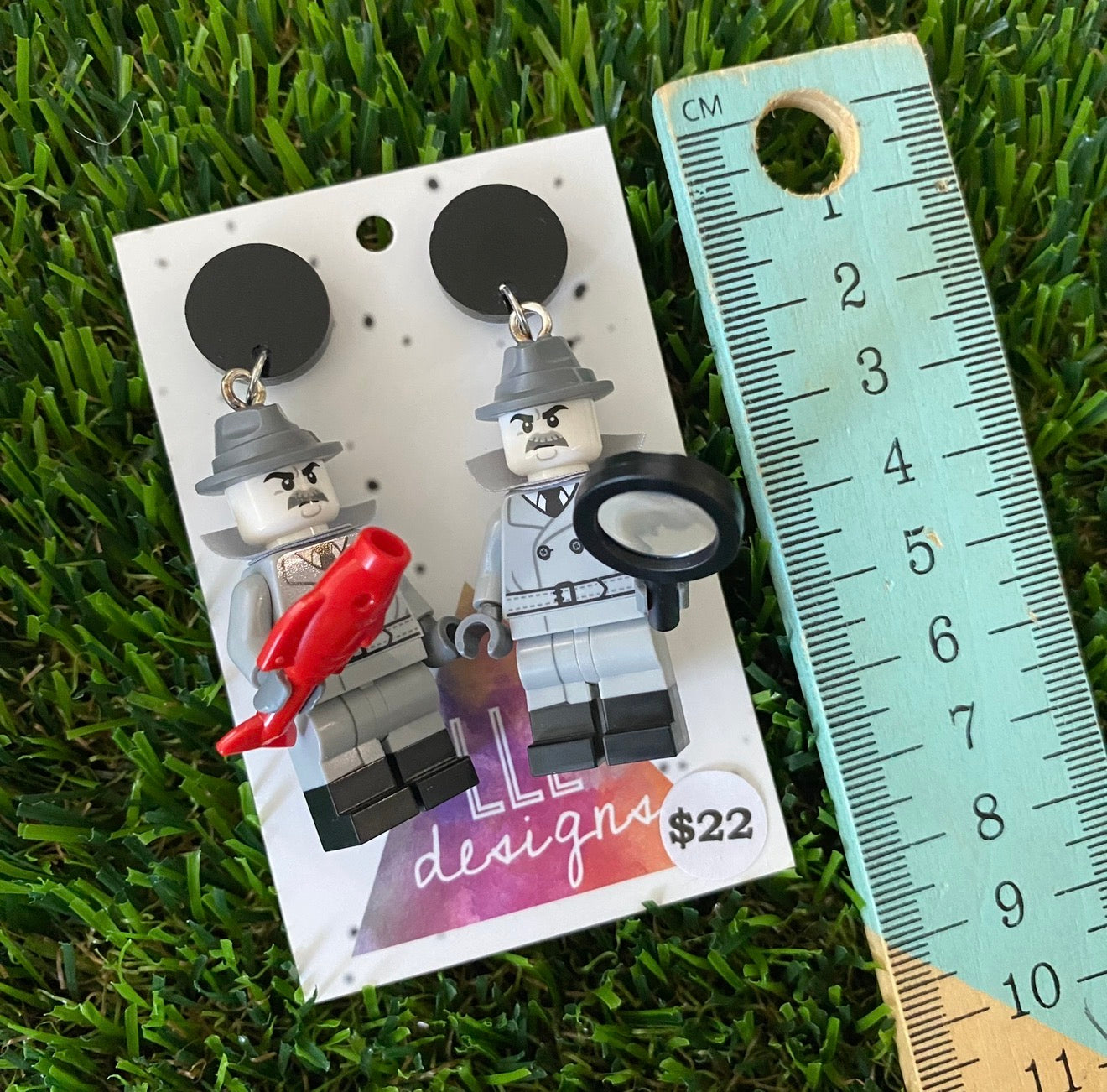 Black and White Detective Brick Character With Magnifying Glass and Red Herring - Featuring Black Acrylic Tops!