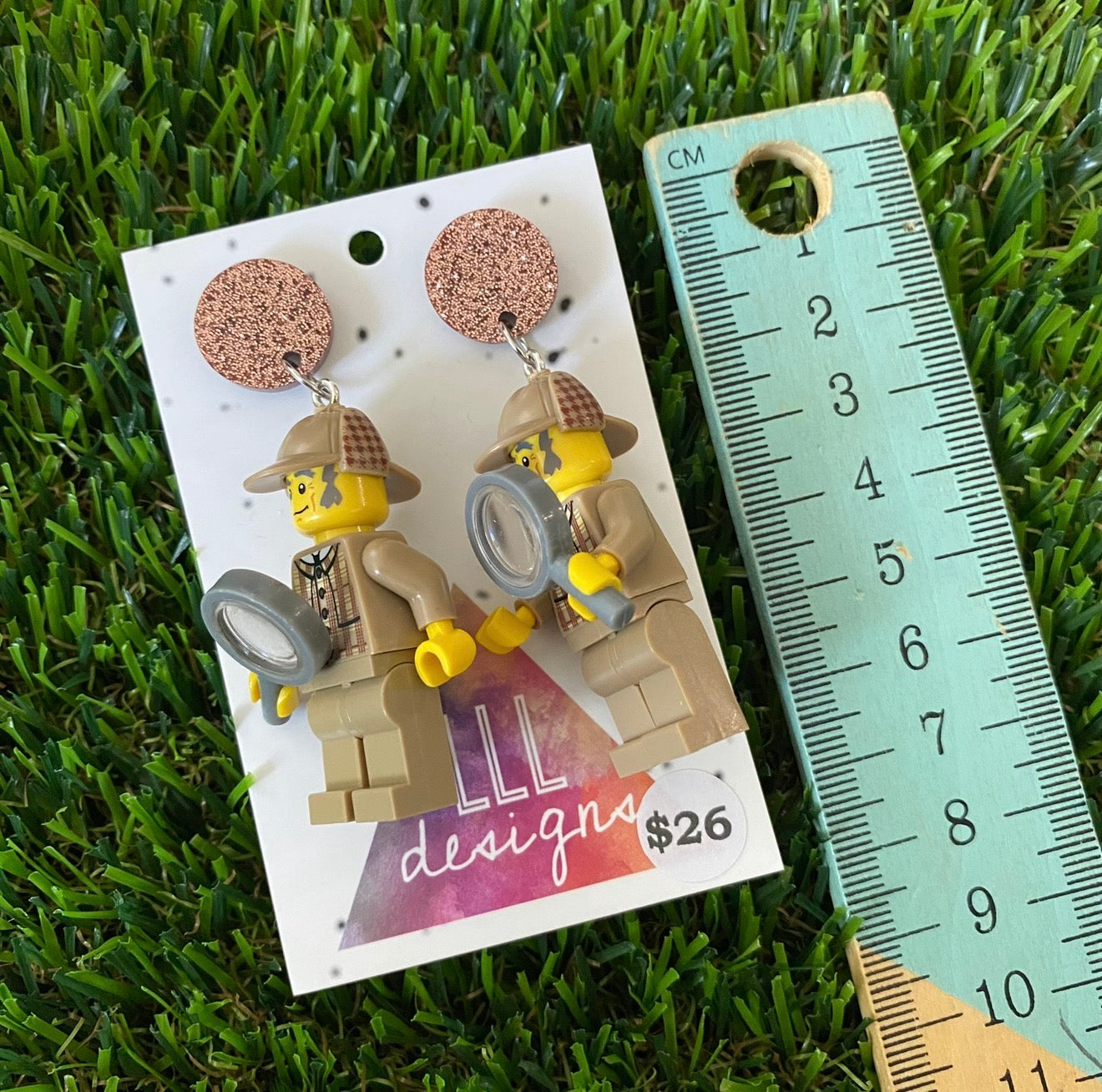 Detective Brick Character With Magnifying Glass - Featuring Brown Acrylic Glitter Tops!