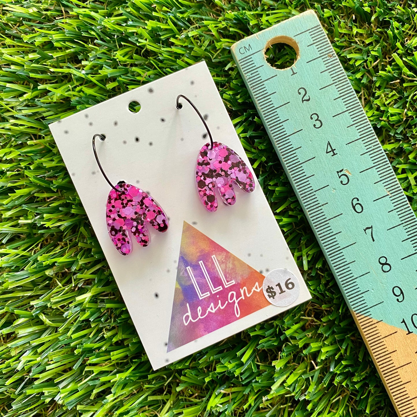 ON SALE!!!!!! Resin Earrings - Pink and Black Confetti Dangles - Fuchsia Dangles Featuring a Black Hoop!