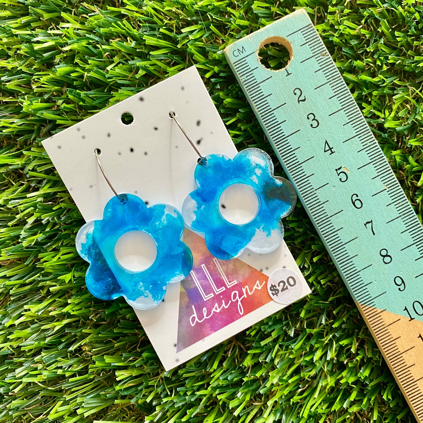 ON SALE!!!!!! Alcohol Ink Resin Earrings - Blue and White Daisies Featuring a Silver Hoop!