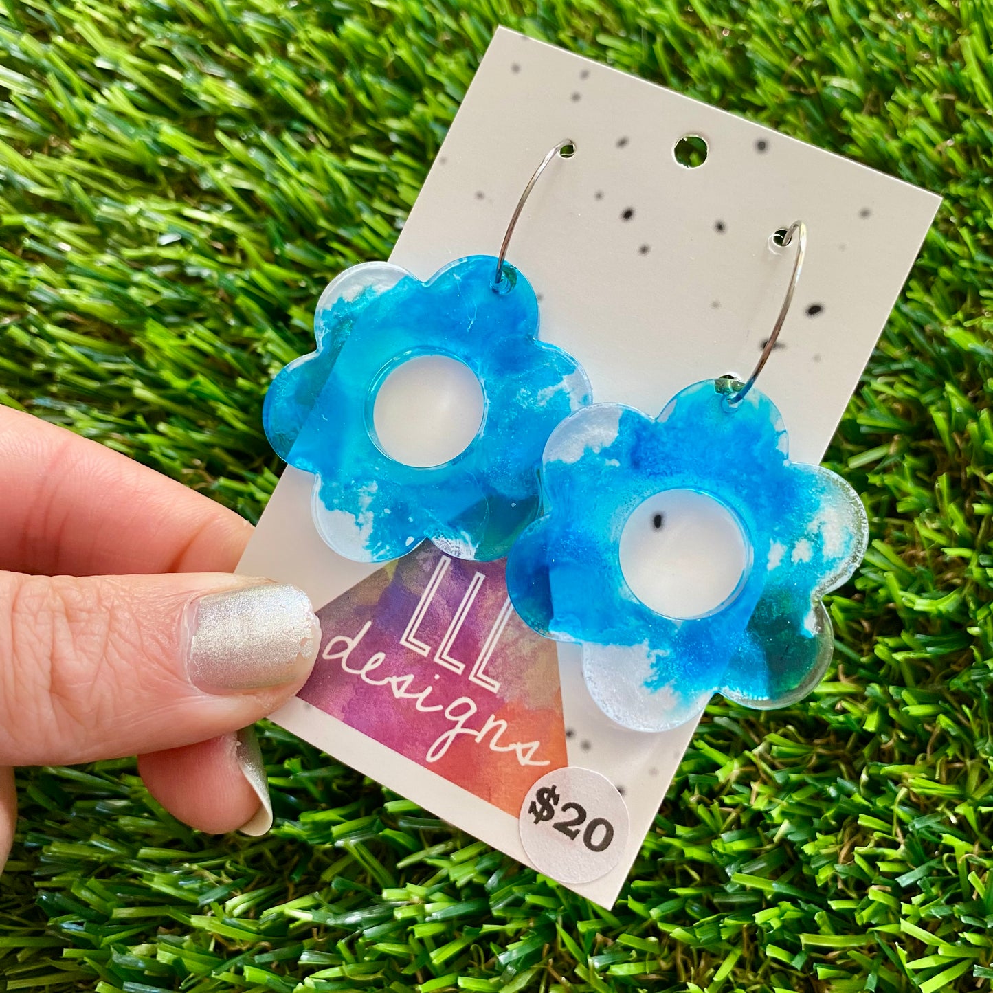 ON SALE!!!!!! Alcohol Ink Resin Earrings - Blue and White Daisies Featuring a Silver Hoop!