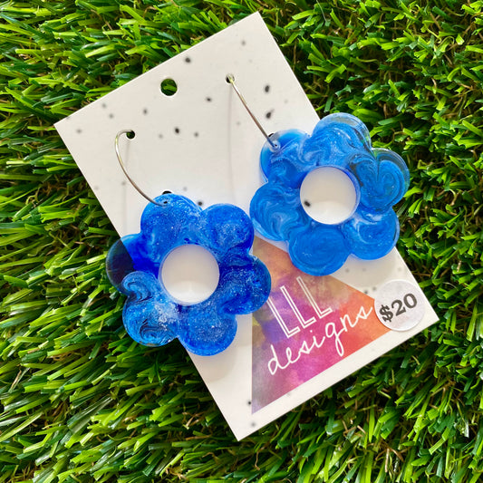 ON SALE!!!!!! Alcohol Ink Resin Earrings - Dark Blue and White Daisies Featuring a Silver Hoop!