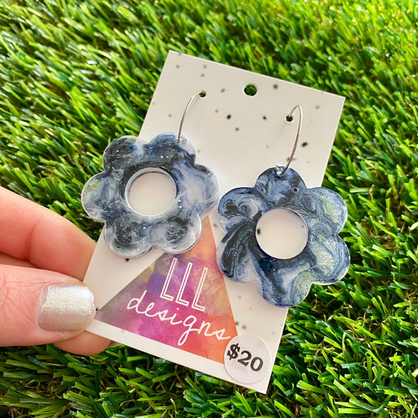 ON SALE!!!!!! Alcohol Ink Resin Earrings - Grey and White Daisies Featuring a Silver Hoop!