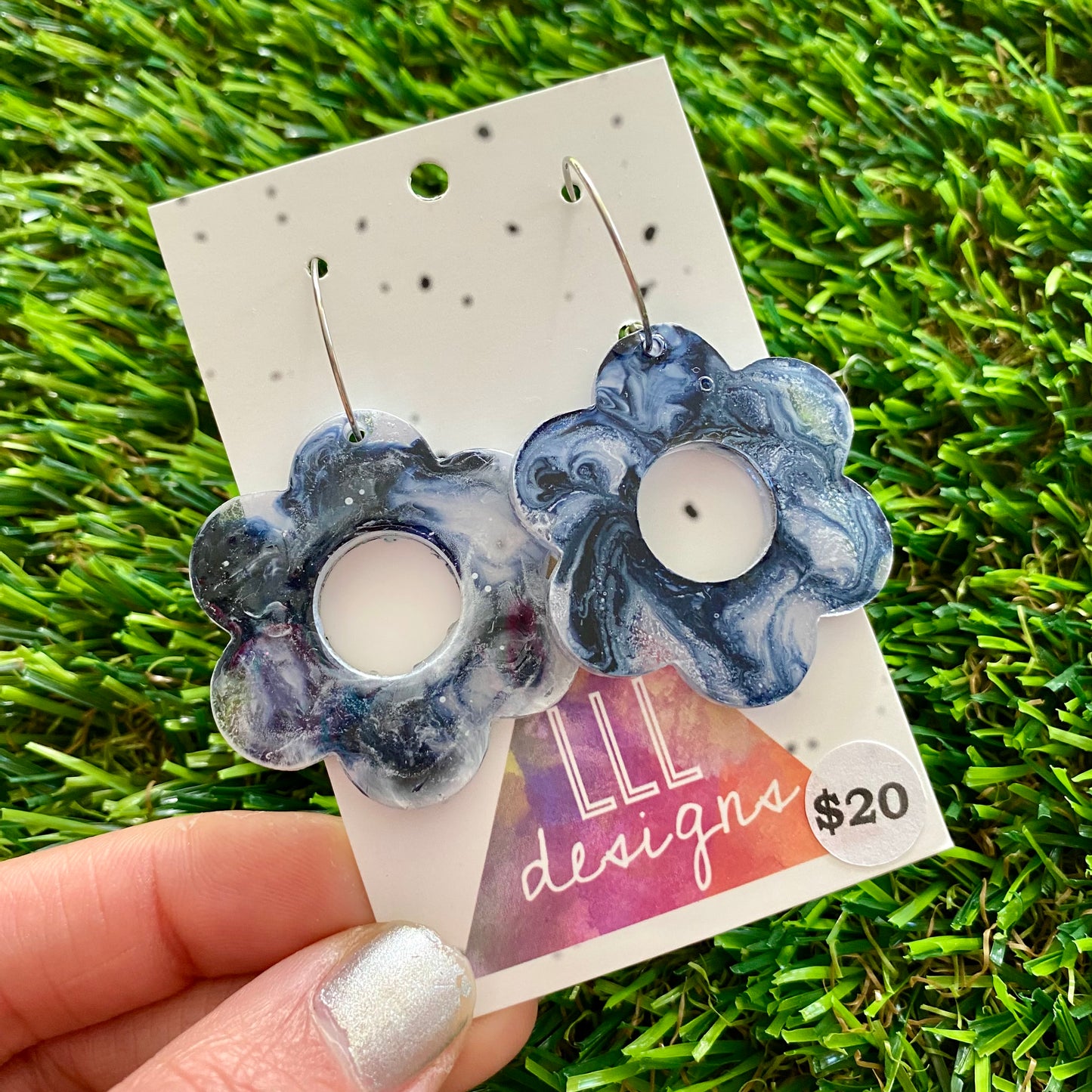 ON SALE!!!!!! Alcohol Ink Resin Earrings - Grey and White Daisies Featuring a Silver Hoop!