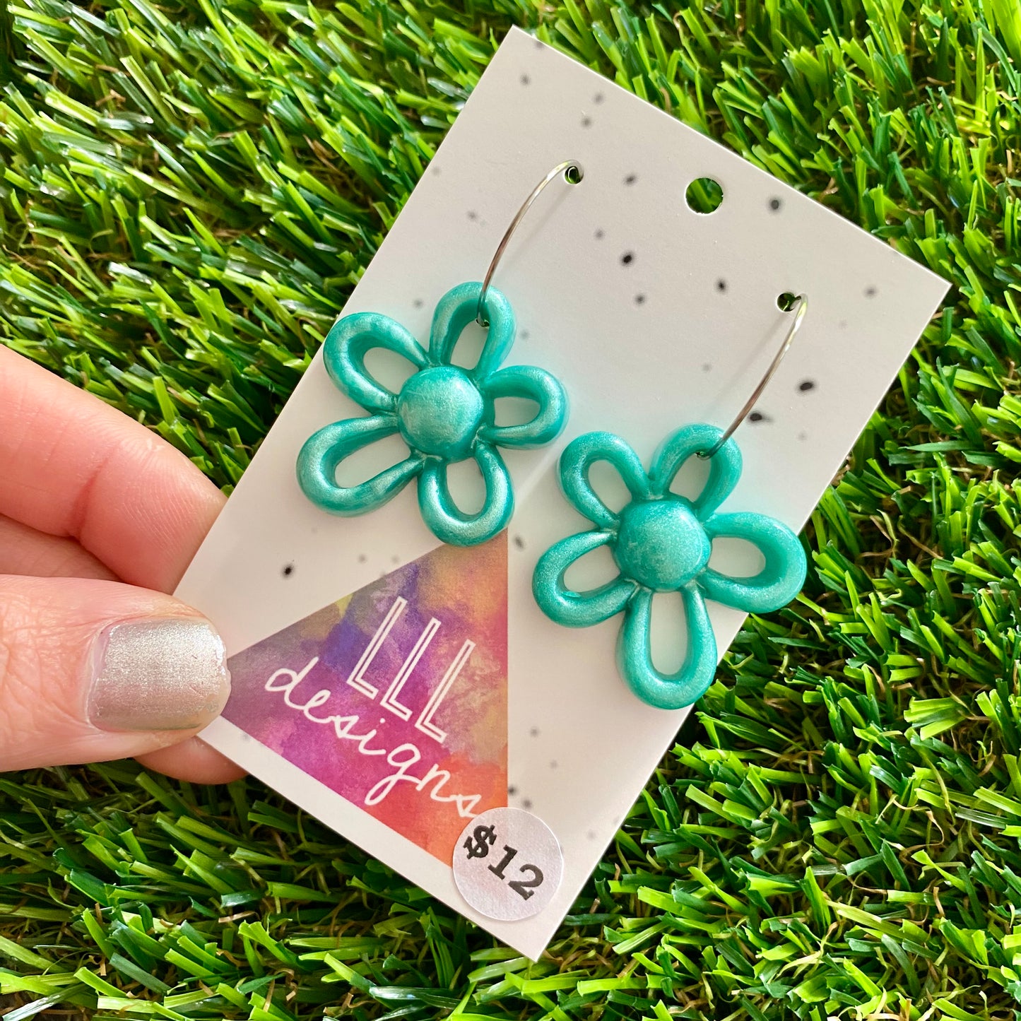 ON SALE!!!!!!  Resin Earrings - Teal Outlined Daisy Hoops!