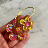 Resin Keyring / Bagtag - Yellow cable featuring pink & yellow daisy and large rainbow confetti flower! (1)