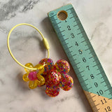 Resin Keyring / Bagtag - Yellow cable featuring pink & yellow daisy and large rainbow confetti flower! (1)