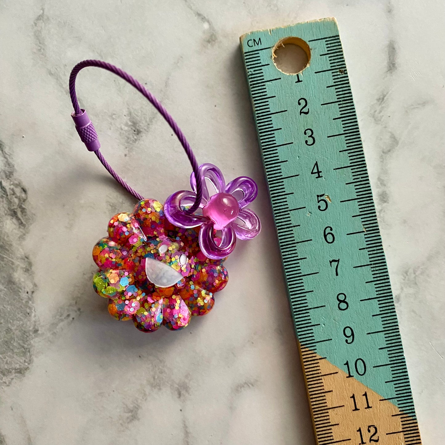 Resin Keyring / Bagtag - Purple cable featuring Pink & Purple Daisy and Rainbow Confetti Smiling Flower! (3)