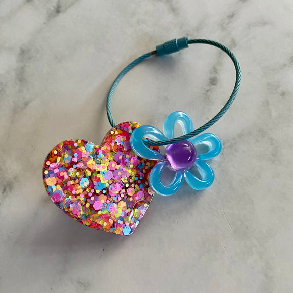 Resin Keyring / Bagtag - Light Blue cable featuring Purple & Blue Daisy and Rainbow Confetti Heart! (7)