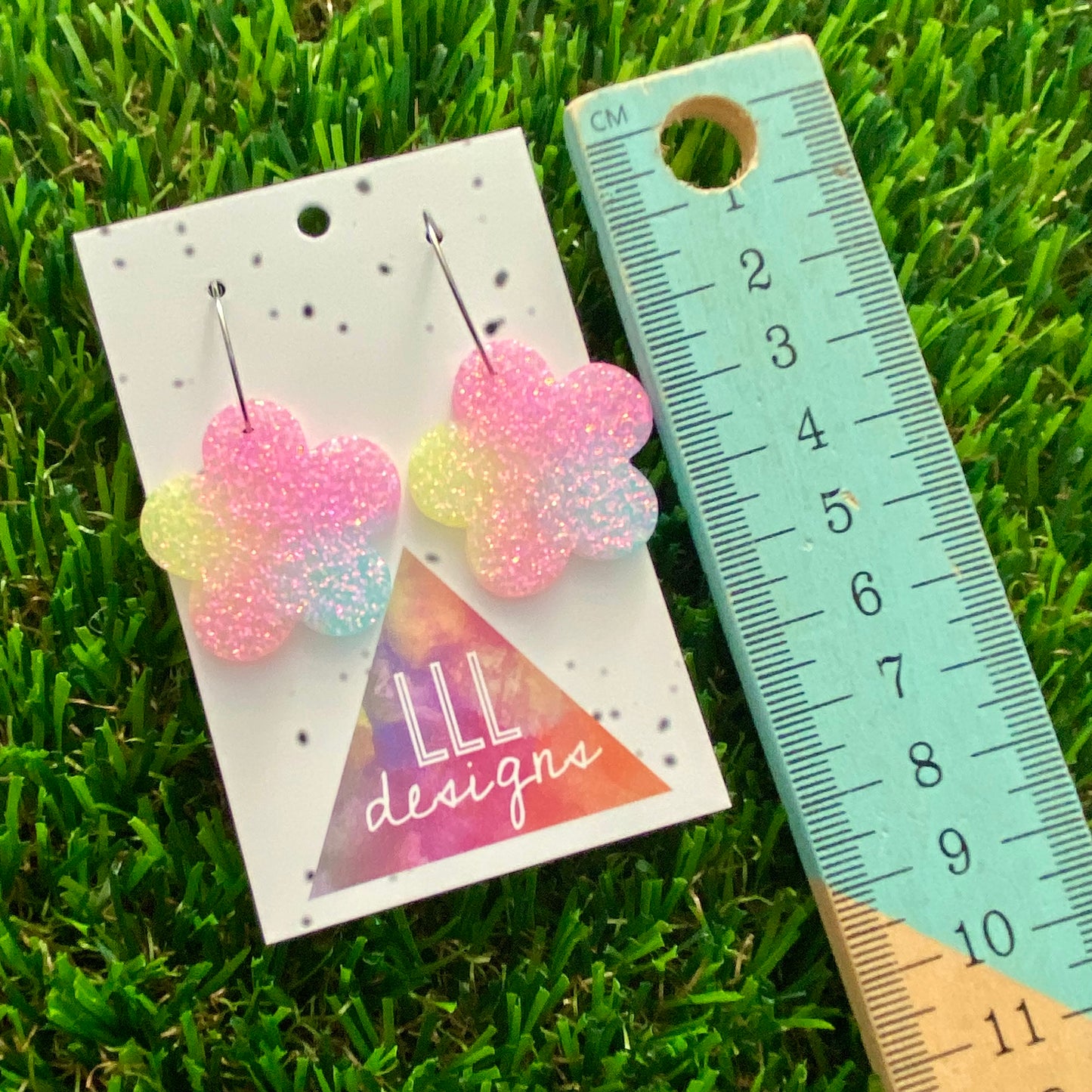 ON SALE!!!!! Resin Earrings - Pastel Solid Daisy Featuring a Silver Hoop! (1)