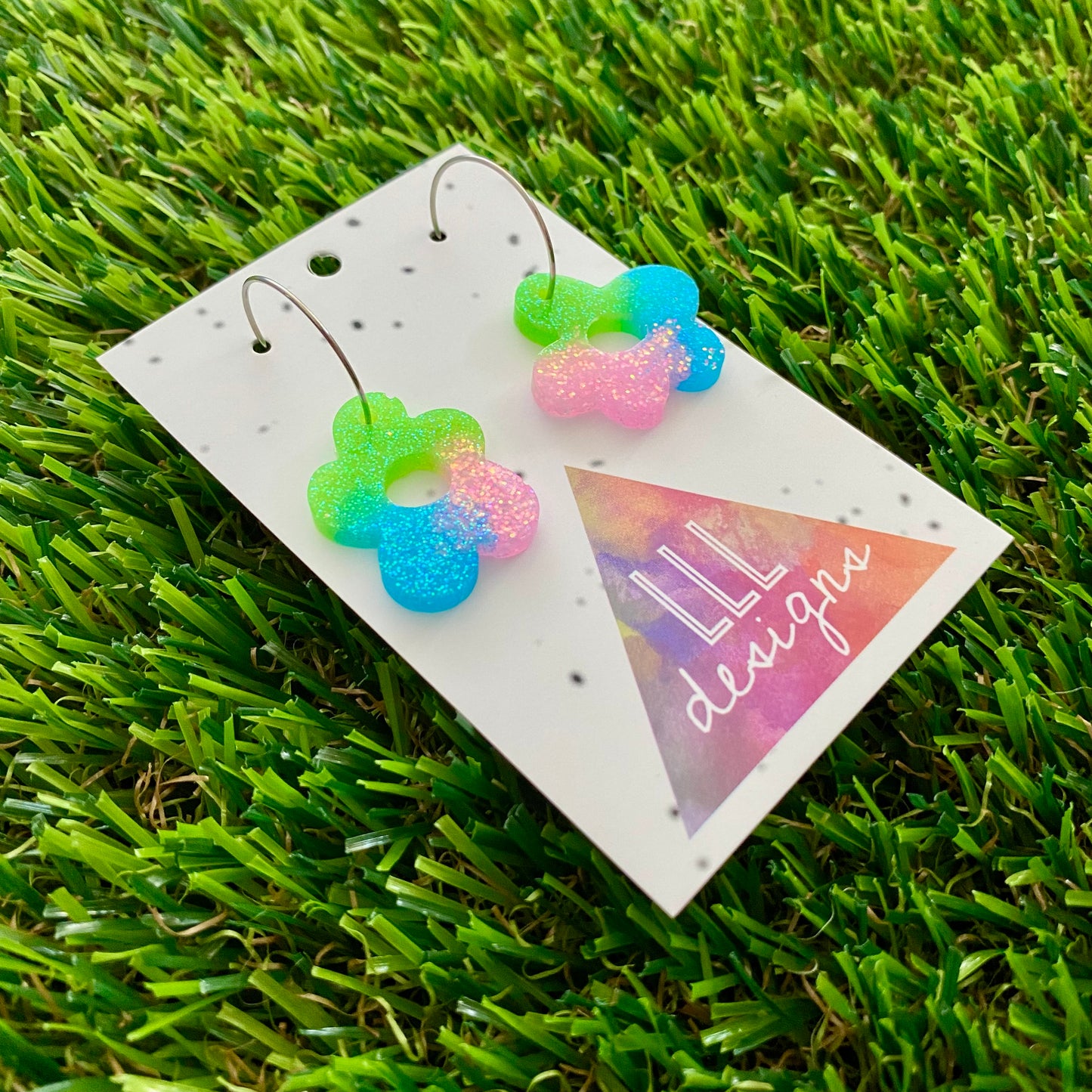ON SALE!!!!!! Resin Earrings - Vibrant Wonky Daisy Featuring a Silver Hoop! (1)