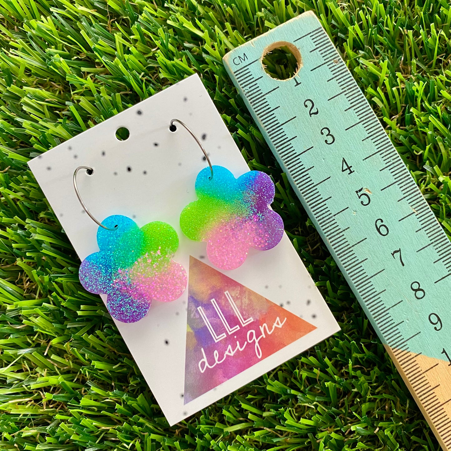 ON SALE!!!! Resin Earrings - Vibrant Solid Daisy Featuring a Silver Hoop! (1)