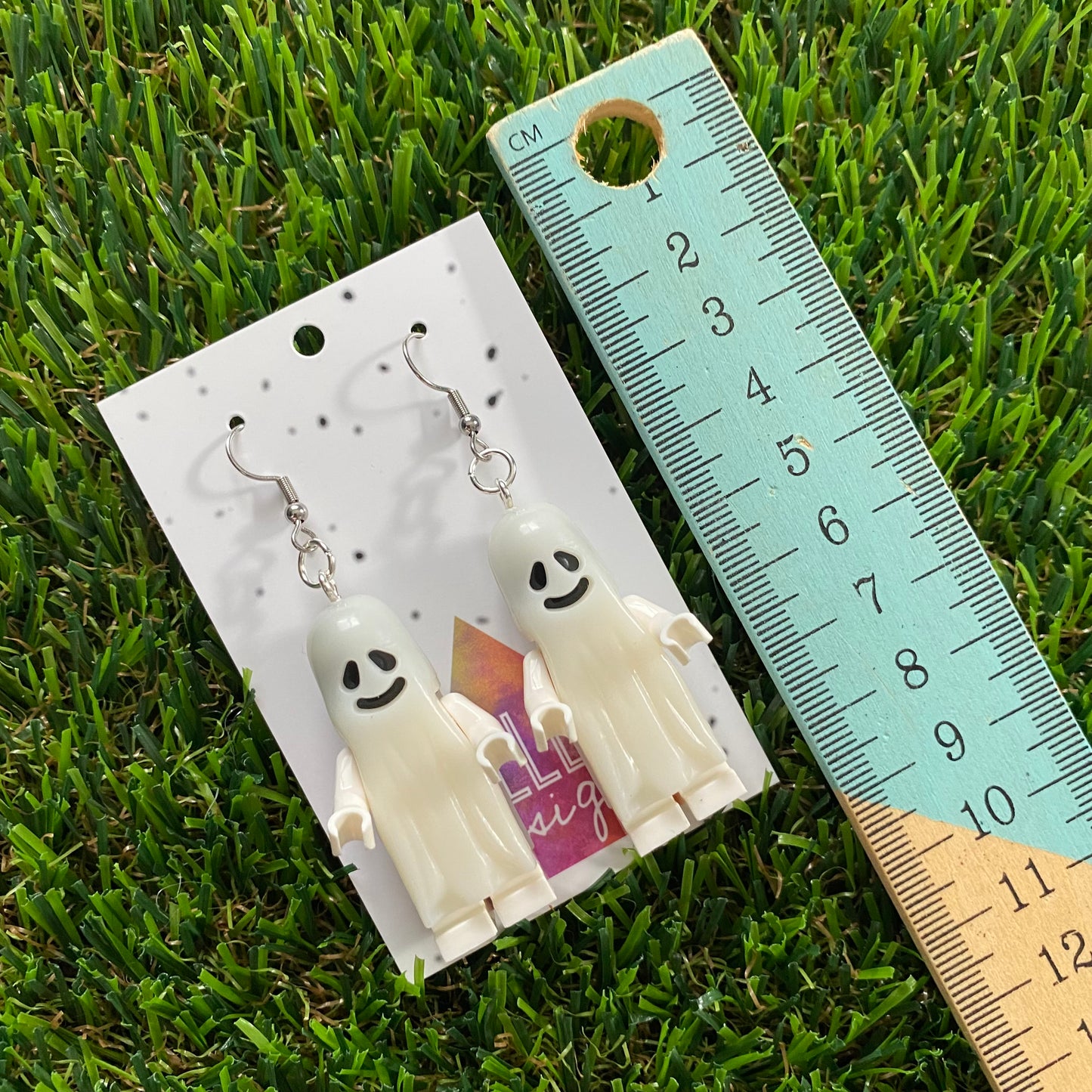 Brick Person Earrings - #31 Ghost Gordon