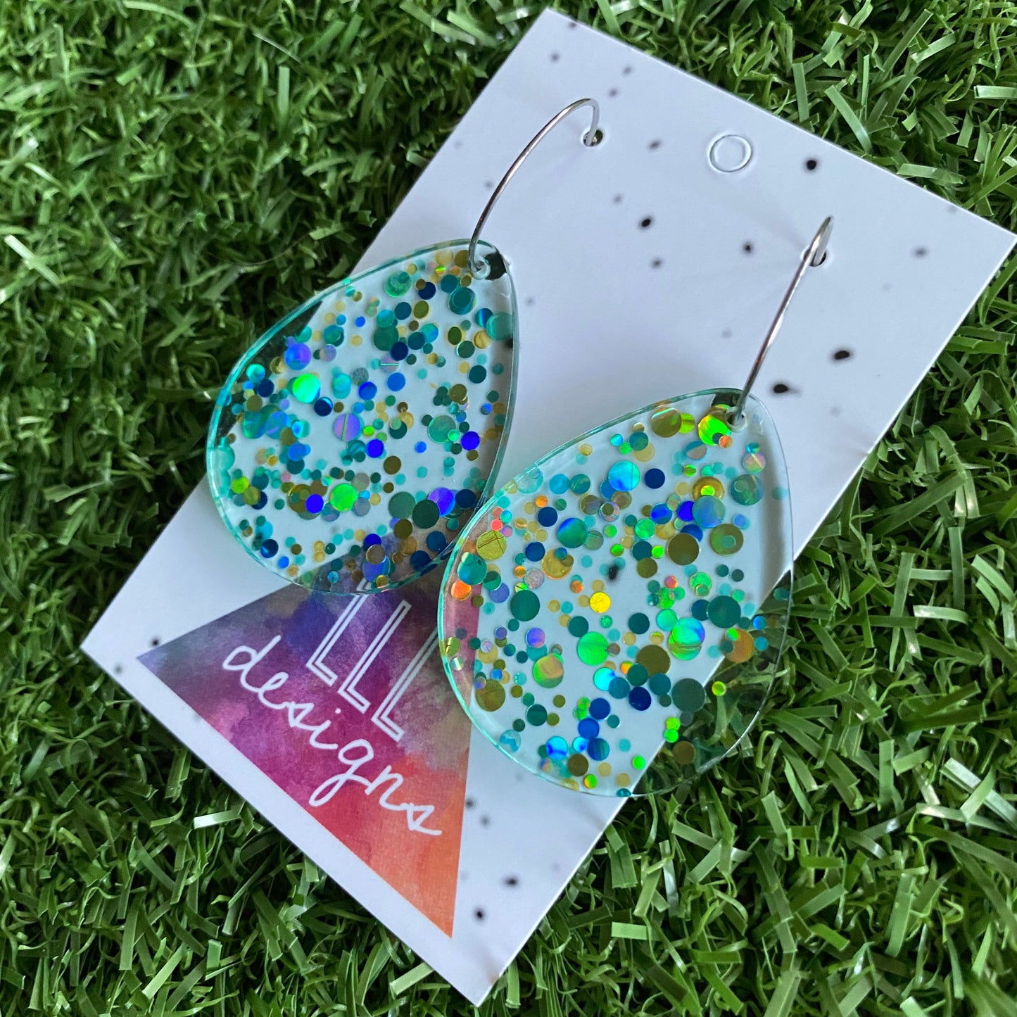 Stunning Clear Tear Drops featuring Polka Dot Confetti Scattered Throughout. Creating a beautiful visual effect. (Gold/Blue/Aqua).