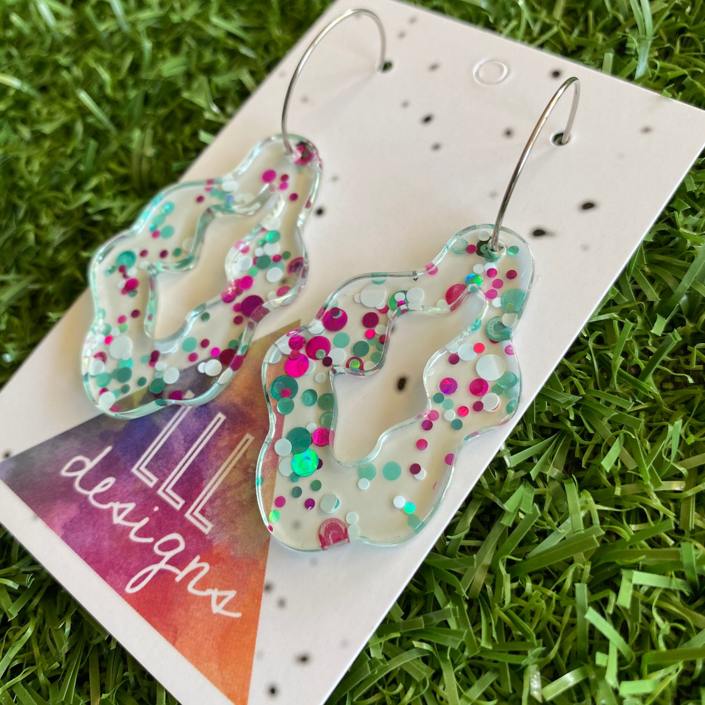 Stunning Clear Wiggle Jiggle Drops featuring Polka Dot Confetti Scattered Throughout. Creating a beautiful visual effect. (White/Aqua/Pink).