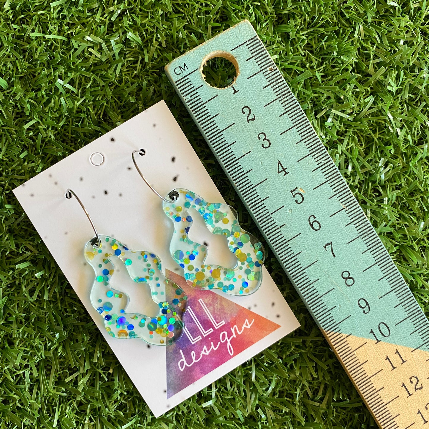 Stunning Clear Wiggle Jiggle Drops featuring Polka Dot Confetti Scattered Throughout. Creating a beautiful visual effect. (Gold/Aqua/Blue).
