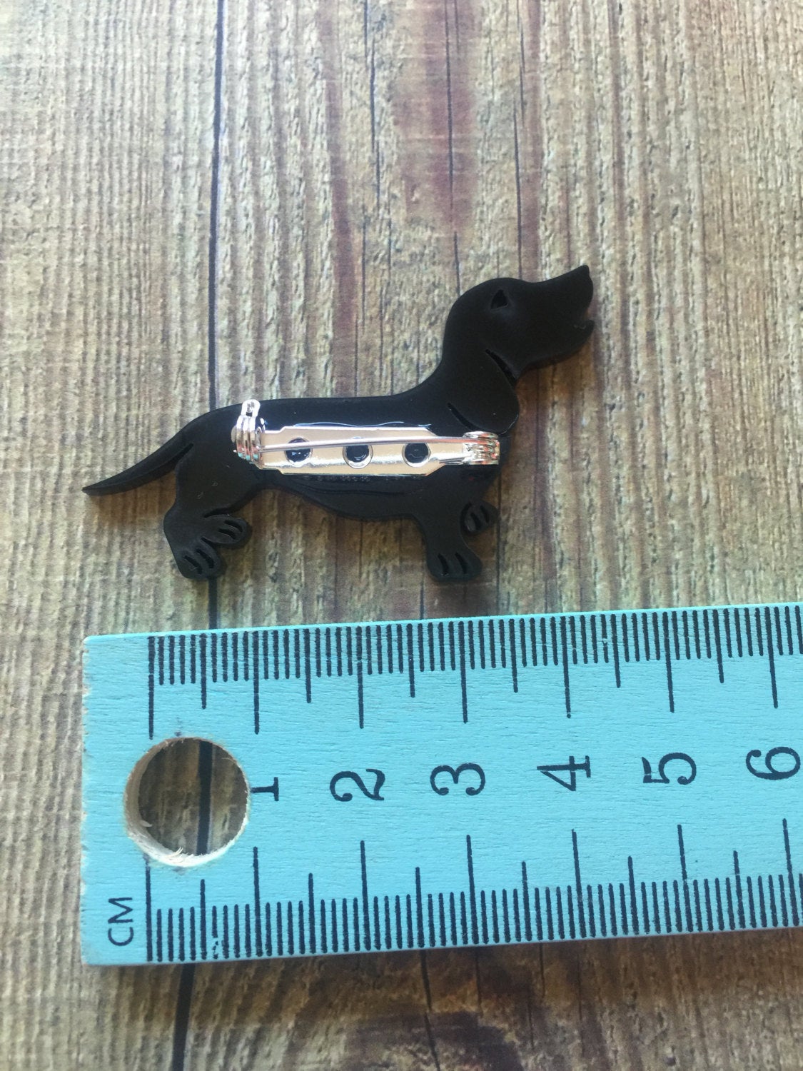 Super Cute Dachshund Brooch. Dachshunds Rock. I love Dachshunds. Sausage Dog Brooch. Dachshunds Rule. Puppy Brooch. Handmade Brooch. Quirky.