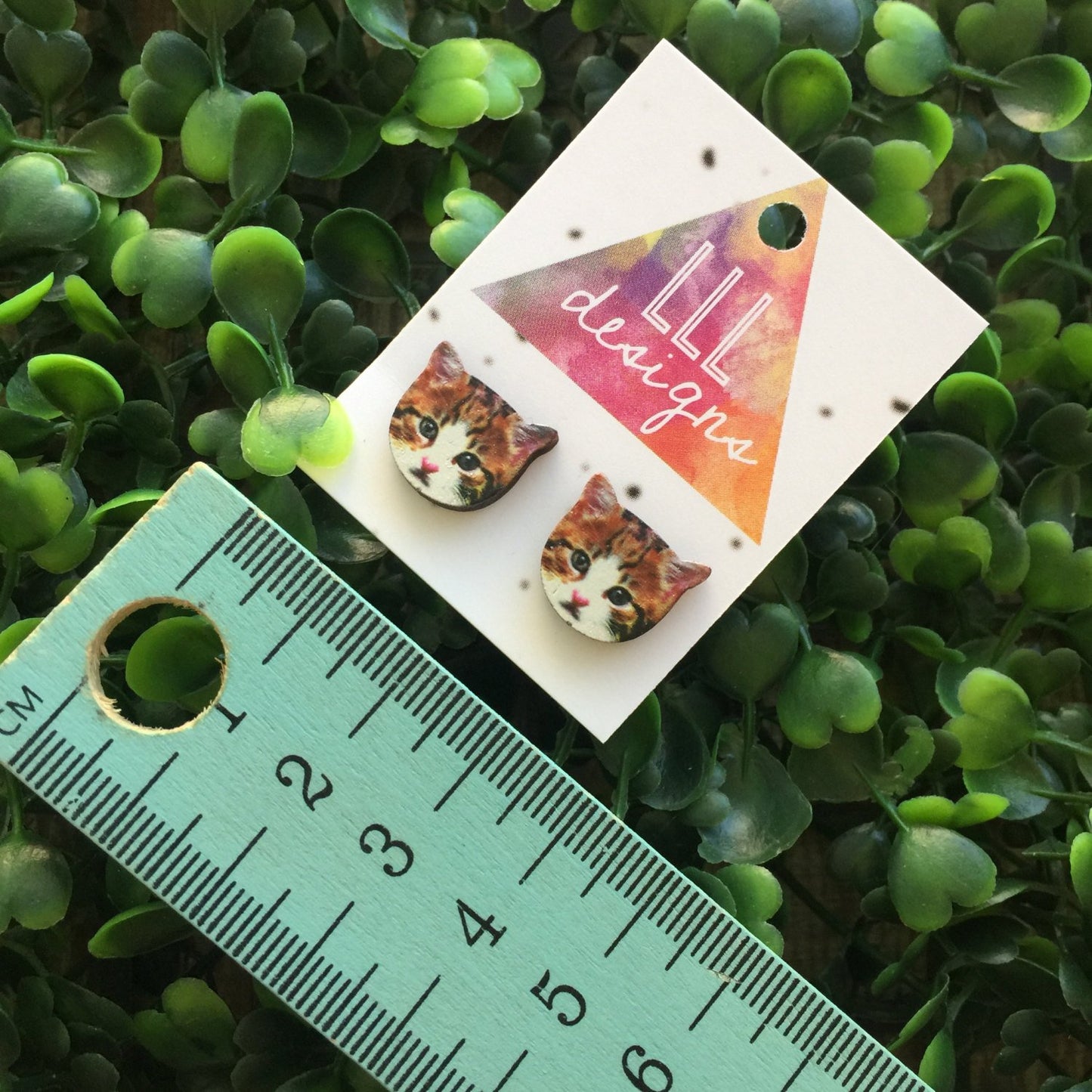 Itty Bitty Kitty Stud Earrings. Cats are just the best! I love cats. Cat Earrings. Cat Studs. Crazy Cat lady for life. Quirky Cat Earrings.