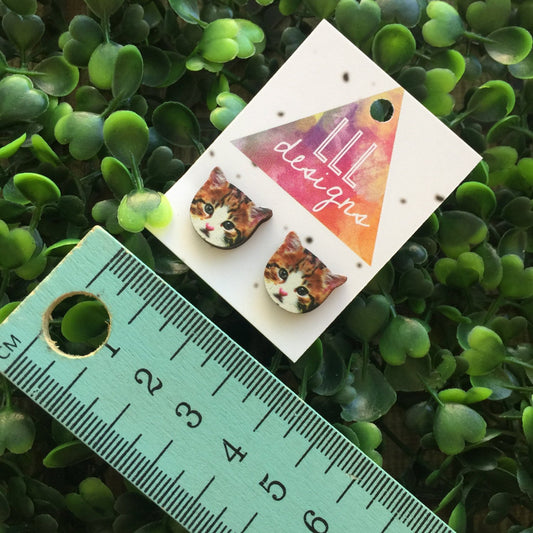Itty Bitty Kitty Stud Earrings. Cats are just the best! I love cats. Cat Earrings. Cat Studs. Crazy Cat lady for life. Quirky Cat Earrings.