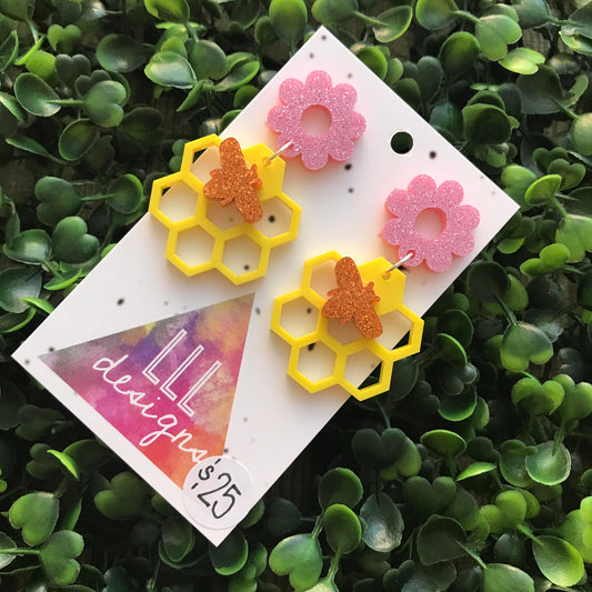 Honey Bee Spring Statement Dangle Earrings. Buzzy Bee - Honeycomb & Daisy Laser Cut Earrings. Bold and Fun Earrings. Gorgeous Glitter.