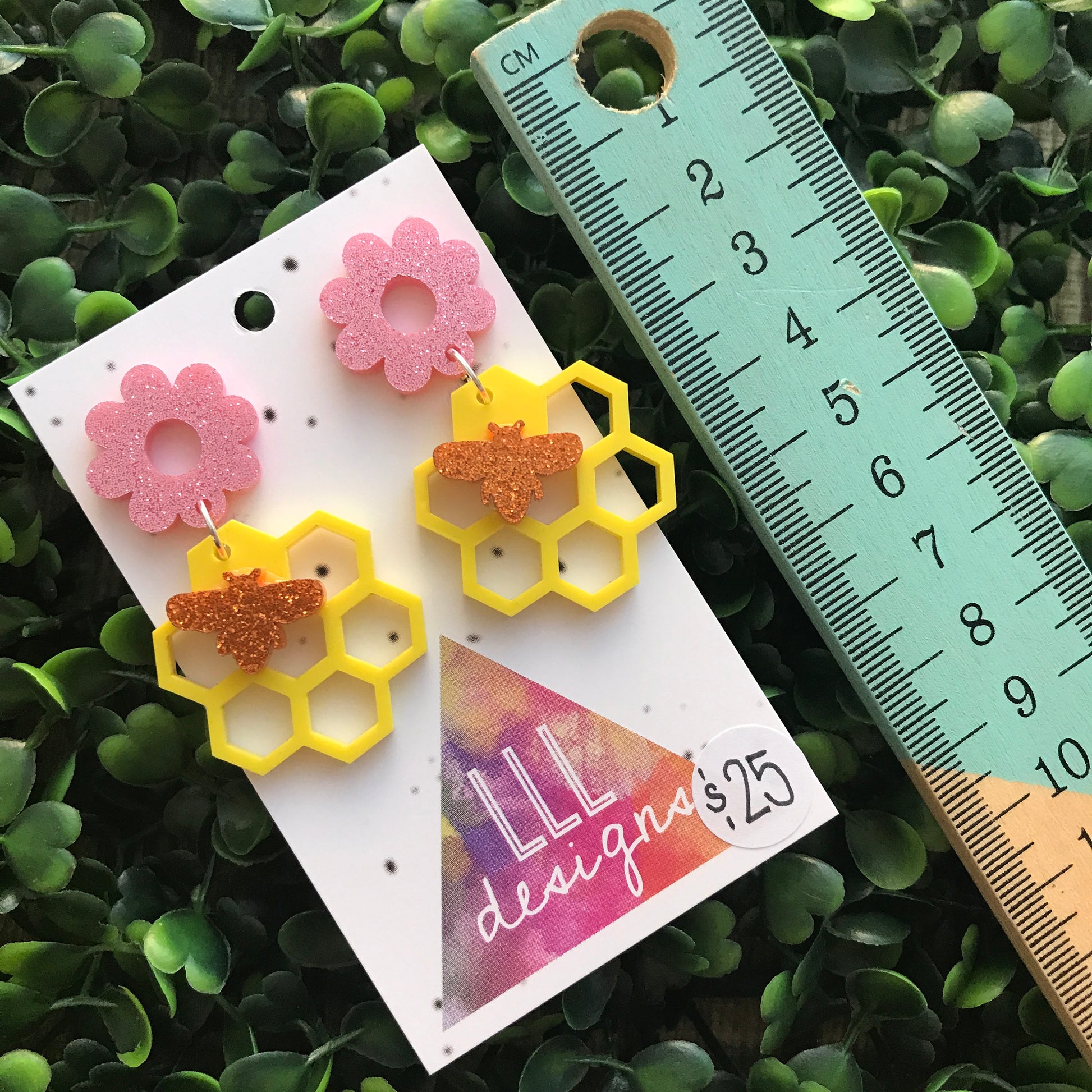 Honey Bee Spring Statement Dangle Earrings. Buzzy Bee - Honeycomb & Daisy Laser Cut Earrings. Bold and Fun Earrings. Gorgeous Glitter.