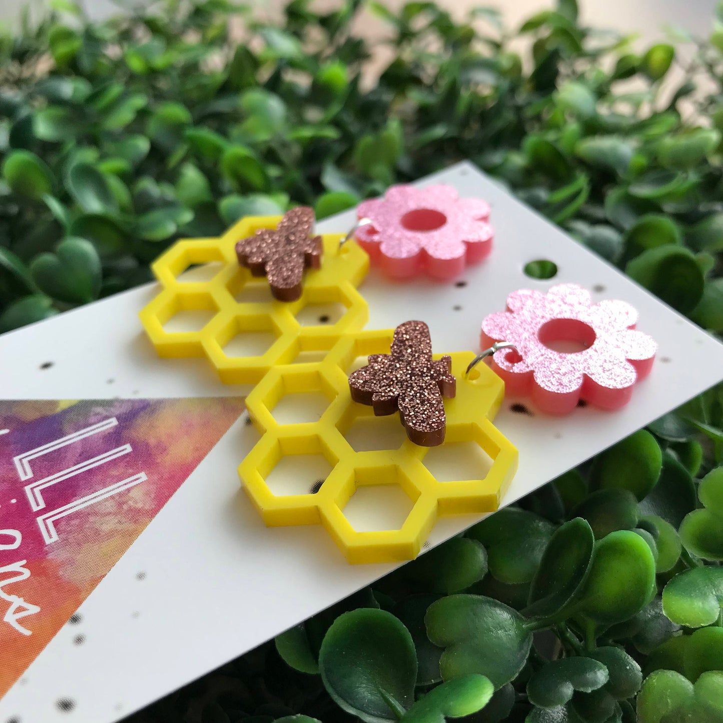 Honey Bee Spring Statement Dangle Earrings. Buzzy Bee - Honeycomb & Daisy Laser Cut Earrings. Bold and Fun Earrings. Gorgeous Glitter.