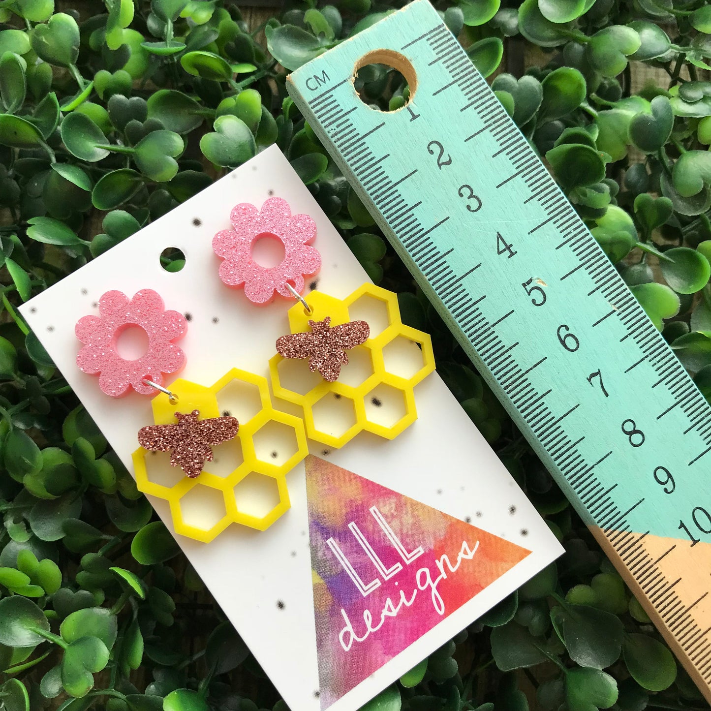 Honey Bee Spring Statement Dangle Earrings. Buzzy Bee - Honeycomb & Daisy Laser Cut Earrings. Bold and Fun Earrings. Gorgeous Glitter.