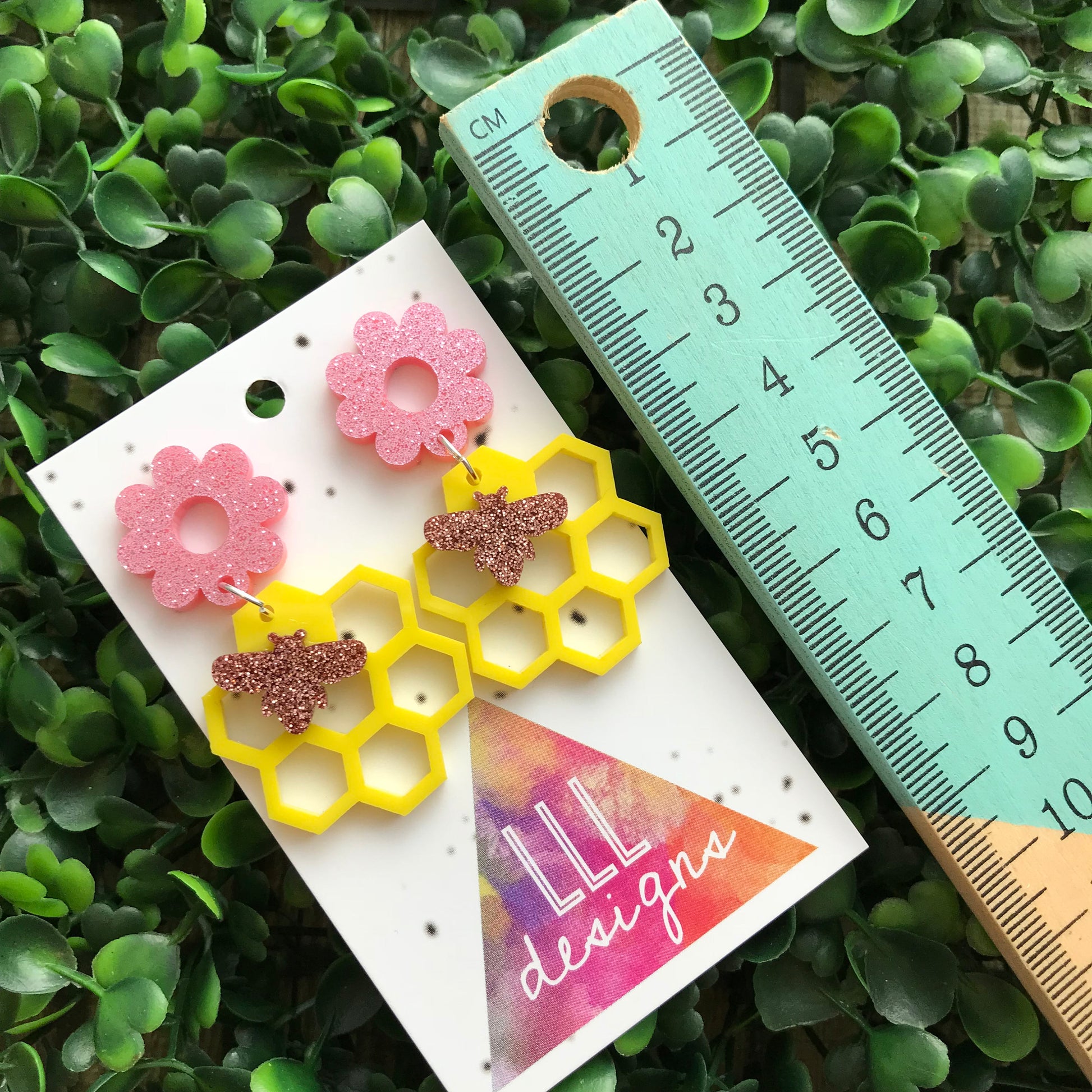 Honey Bee Spring Statement Dangle Earrings. Buzzy Bee - Honeycomb & Daisy Laser Cut Earrings. Bold and Fun Earrings. Gorgeous Glitter.
