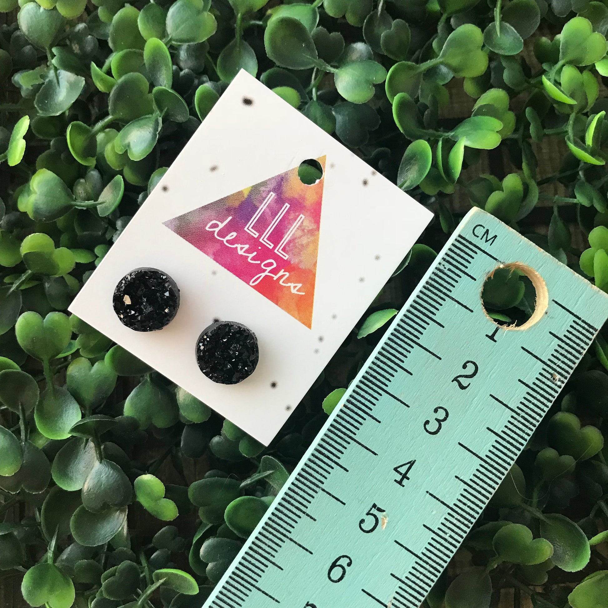Black Faux Druzy Stud Earrings. These babes really are Devine. Their Colour and Design make them a wardrobe staple. Simple & Elegant.